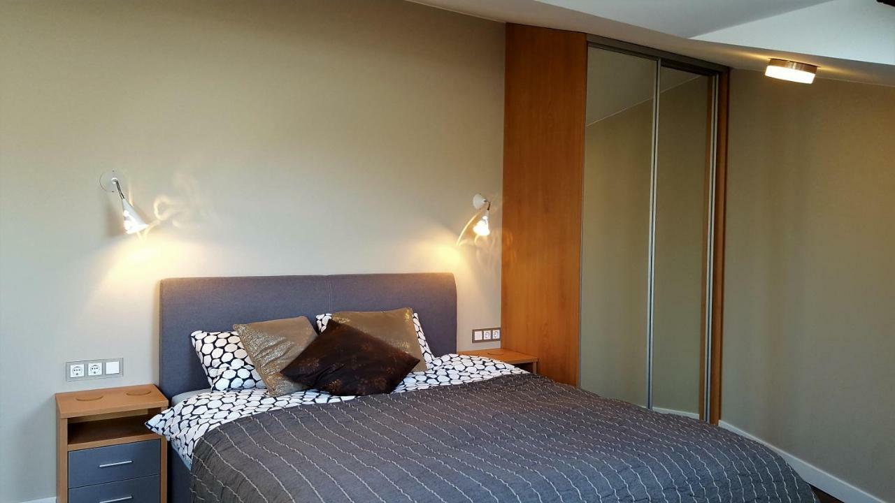 City Dawn Gate Apartment Vilnius Bagian luar foto