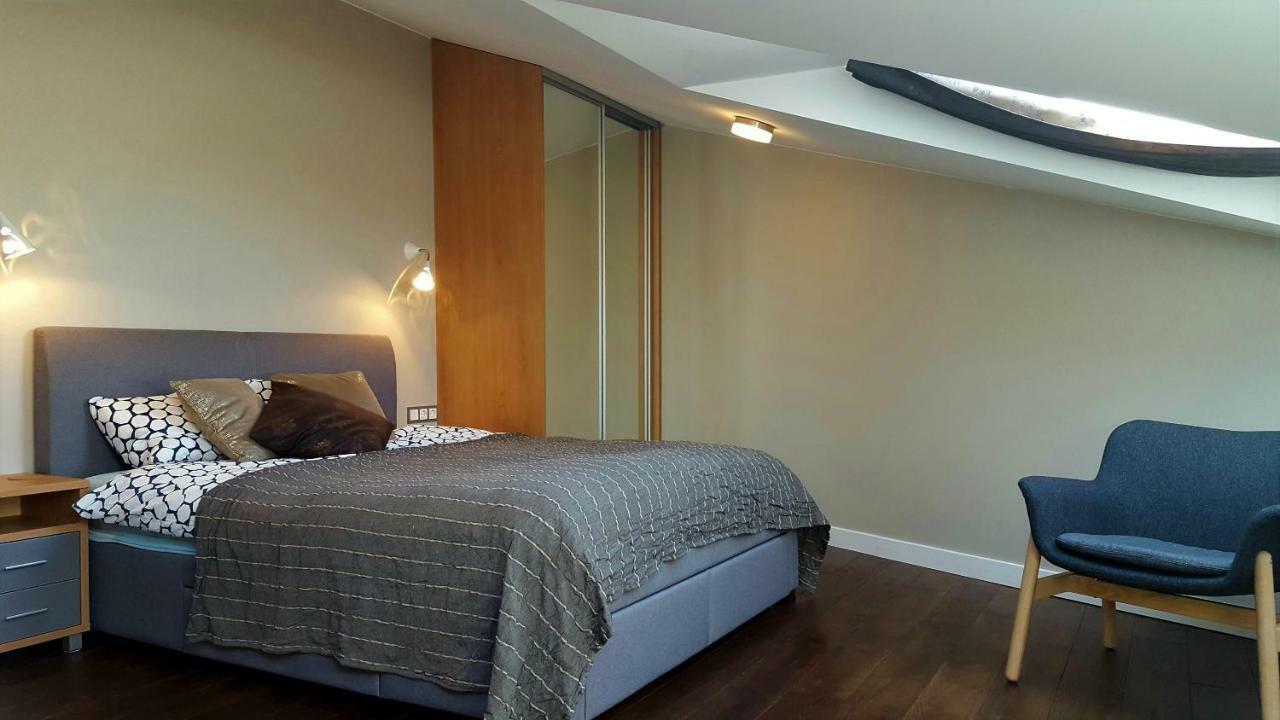 City Dawn Gate Apartment Vilnius Bagian luar foto